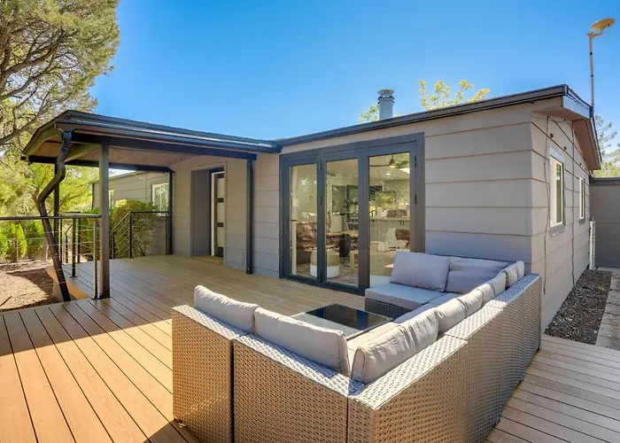 Bright And Airy Sedona Home With Mountain Views!