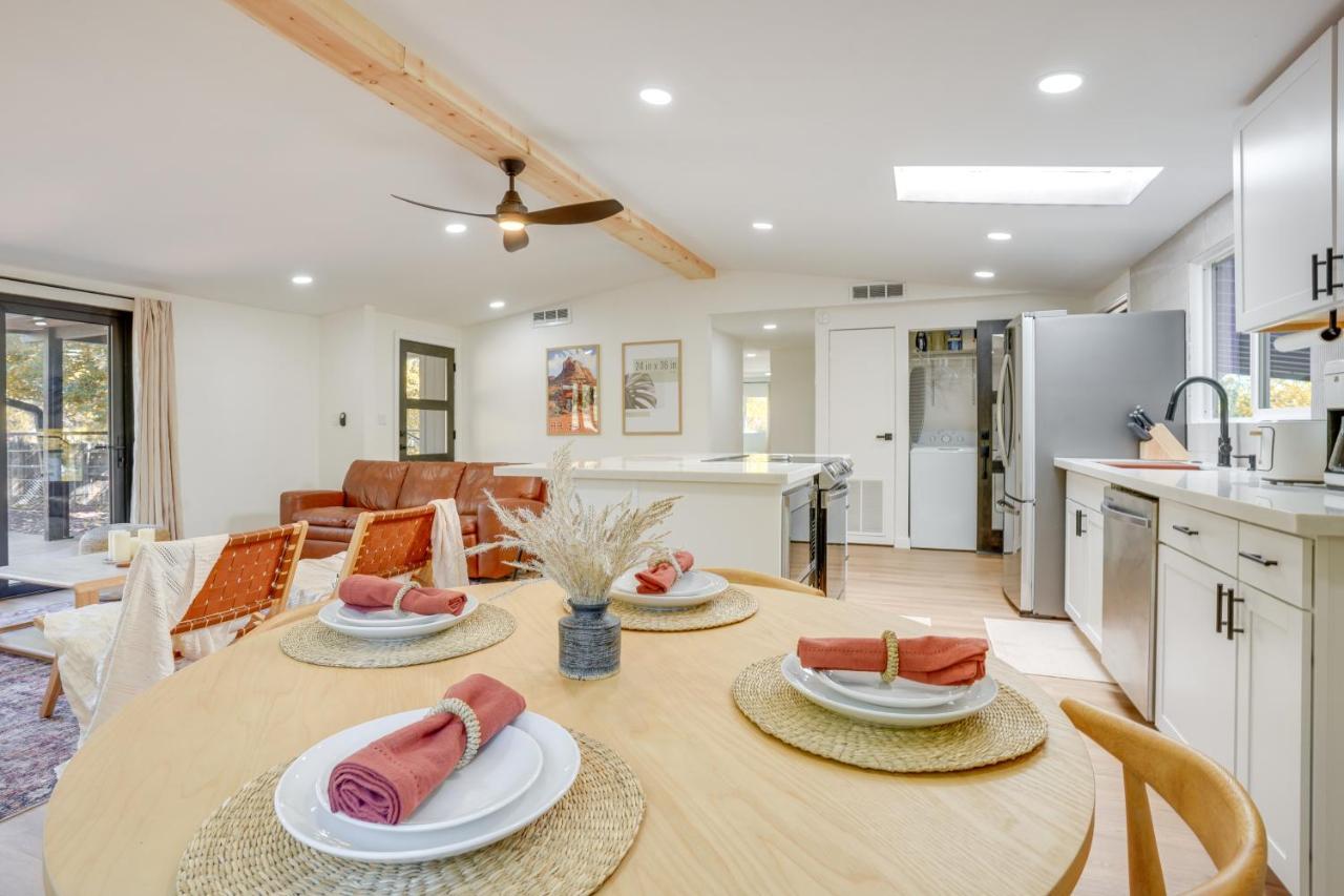Holiday home Bright And Airy With Mountain Views!