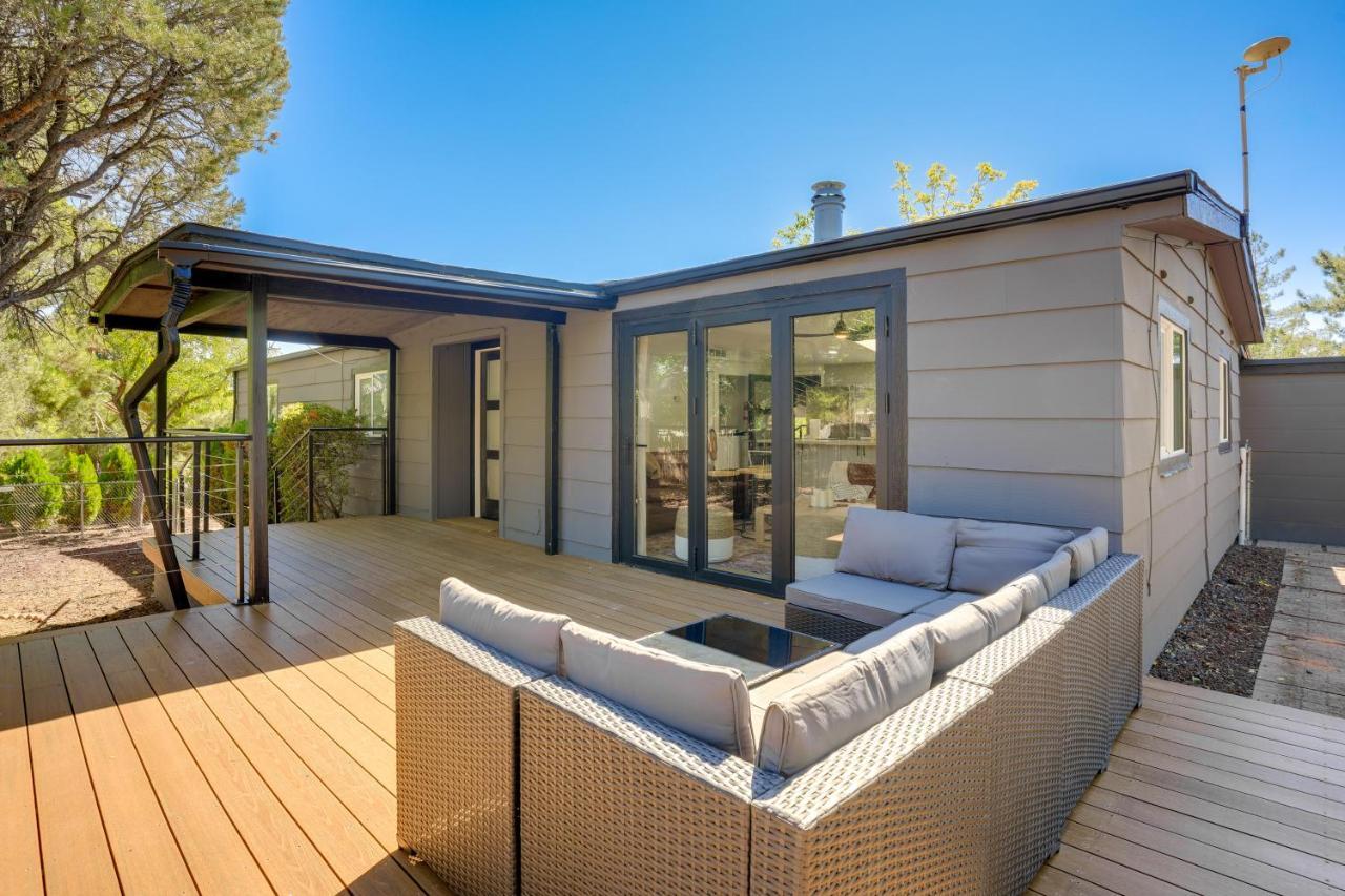 Bright And Airy With Mountain Views!