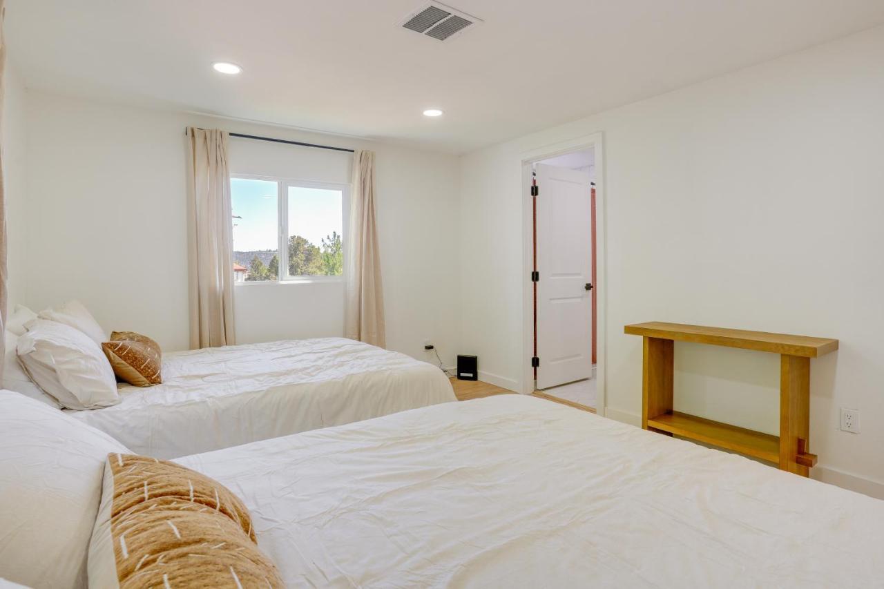 Holiday home Bright And Airy With Mountain Views!